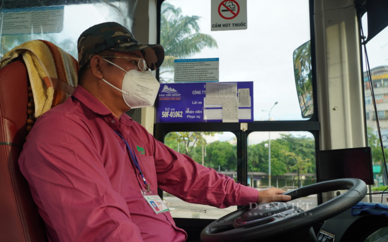 TP. Hồ Chí Minh: Ngày đầu hoạt động trở lại, xe buýt vắng khách