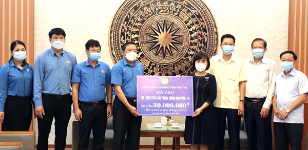 Phú Thọ: Liên Đoàn Lao Động tỉnh hỗ trợ lực lượng tuyến đầu chống dịch Covid - 19