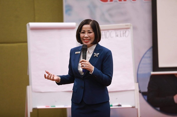 Bà Nancy Ngô Thị Bích Quyên tràn đầy năng lượng mỗi khi huấn luyện doanh nghiệp