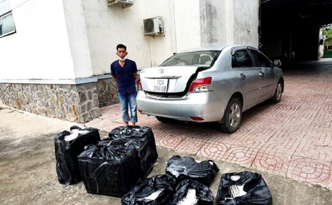 Long An: Tạm giữ hình sự đối tượng vận chuyển 2.990 bao thuốc lá ngoại nhập lậu