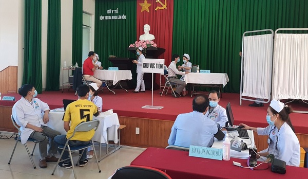 Lâm Đồng: Thống kê trẻ từ 3 tuổi đến người 18 tuổi để tiêm phòng vắc xin Covid-19