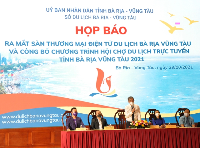 Ông Trịnh Hàng, Giám đốc Sở Du lịch tỉnh BR-VT trả lời các cơ quan báo chí.