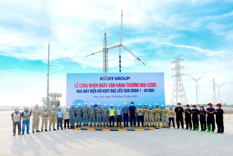 Đại diện chủ đầu tư Tập đoàn Kosy và các nhà thầu tại Lễ công nhận ngày vận hành thương mại Nhà máy Điện gió Kosy Bạc Liêu giai đoạn 1