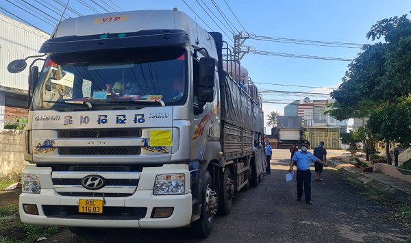 Gia Lai: Tịch thu hơn 1.000 ô che mưa nhập lậu