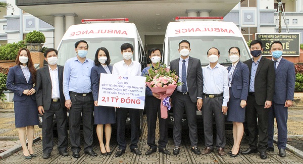Phú Thọ: Trao tặng xe cứu thương chuyên dụng phục vụ phòng chống dịch Covid-19