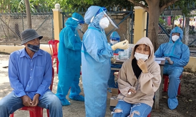 CDC Ninh Thuận khẩn trương xét nghiệm sàng lọc để sớm tách bóc F0