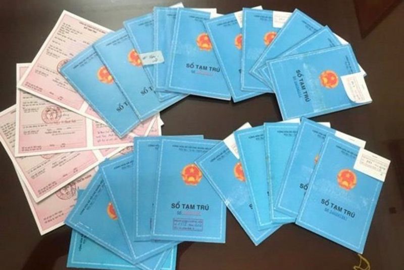 Hà Nội: Truy tố cựu cán bộ công an phường làm giả sổ tạm trú