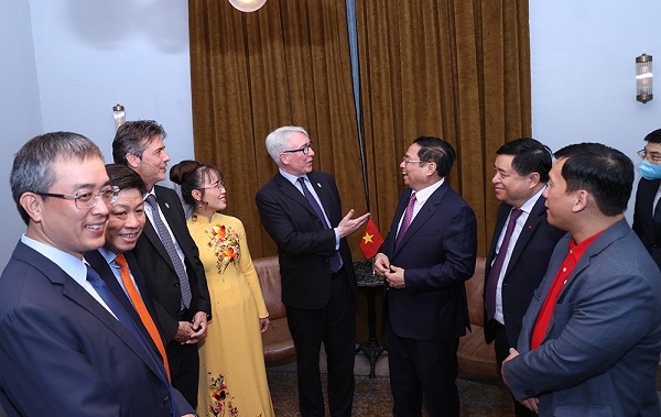 Thủ tướng Phạm Minh Chính trao đổi với lãnh đạo Đại học Oxford