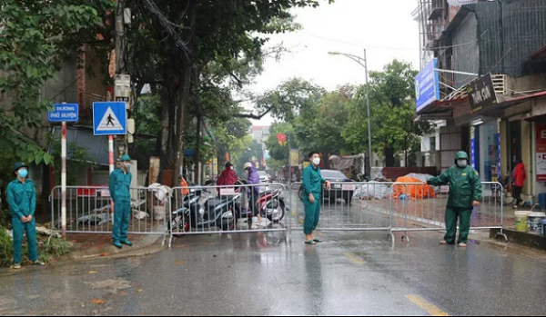 Nhiều tổ dân phố tại thị trấn Quốc Oai bị phong tỏa để phòng, chống dịch