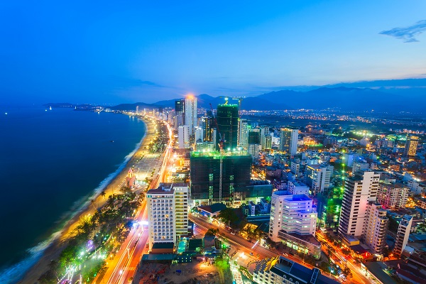 Nhờ lợi thế về bờ biển đẹp, hạ tầng đồng bộ, thu hút du khách, Nha Trang luôn là thị trường được giới đầu tư để mắt