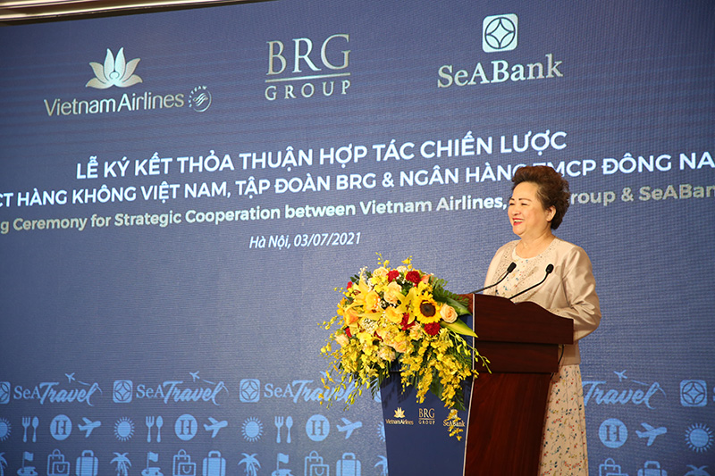 Bà Nguyễn Thị Nga, Chủ tịch Tập đoàn BRG phát biểu tại Lễ ký kết