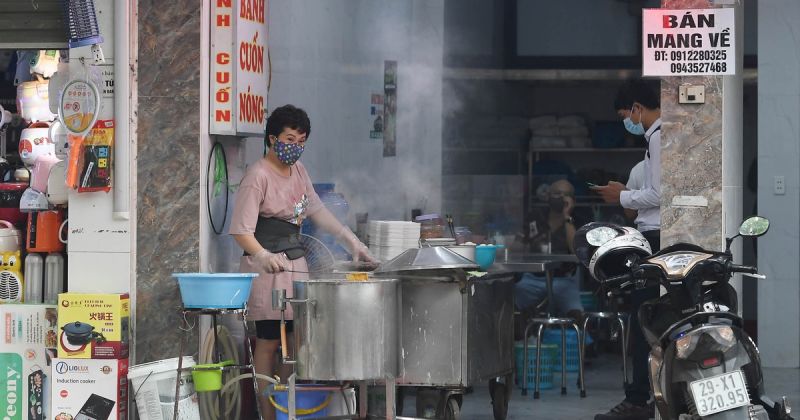 Hà Nội siết chặt phòng dịch, yêu cầu đóng cửa hàng ăn trước 21h