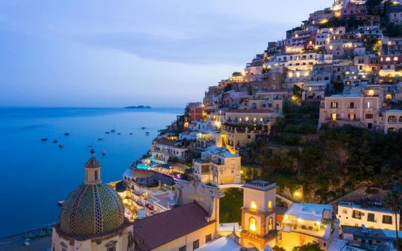 Positano - thị trấn nhỏ nằm bên sườn đồi thơ mộng nhìn ra vùng biển Amalfi