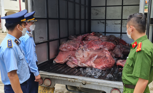 650 kg thịt sườn lợn “bẩn” không rõ nguồn gốc xuất xứ