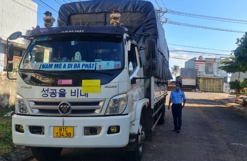 Đội QLTT số 4, Cục QLTT Gia Lai phát hiện phương tiện chở lô hàng Trung Quốc nhập lậu