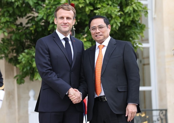 Hai nhà lãnh đạo nhất trí cùng xây dựng kế hoạch hằng năm với những nhiệm vụ cụ thể nhằm làm sâu sắc hơn nữa mối quan hệ Đối tác chiến lược Việt Nam - Pháp