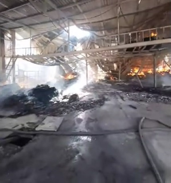 Xưởng gỗ ở huyện Củ Chi bốc cháy dữ dội