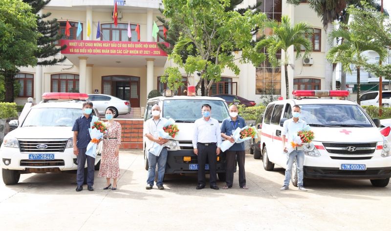 Ngành Y tế Đắk Lắk điều 3 xe cấp cứu hỗ trợ TP. Hồ Chí Minh chống dịch