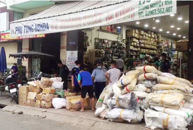 An Giang: Phát hiện hơn 2.000 sản phẩm phụ tùng xe nghi giả nhãn mác