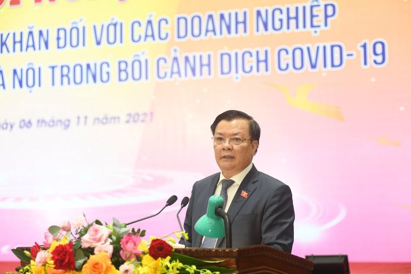 Ông Đinh Tiến Dũng, Bí thư Thành ủy Hà Nội phát biểu khai mạc tại hội nghị đối thoại tháo gỡ khó khăn đối với doanh nghiệp trên địa bàn Hà Nội