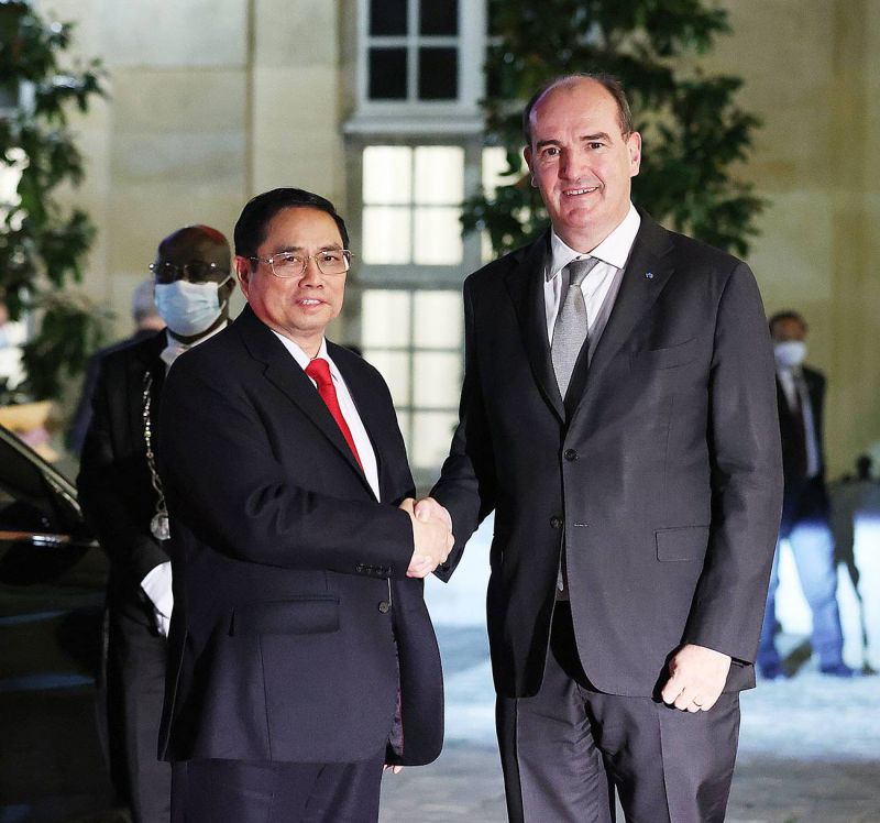 Thủ tướng Jean Castex chào mừng Thủ tướng Phạm Minh Chính thăm chính thức Cộng hòa Pháp.