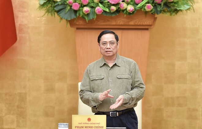 Định hướng nhiệm vụ thời gian tới, Thủ tướng Phạm Minh Chính nêu rõ: Tiếp tục hoàn thiện Chiến lược tổng thể phòng, chống dịch bệnh, bảo đảm đồng bộ với Chương trình phục hồi và phát triển kinh tế