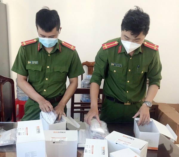 Thu giữ hàng trăm bộ kit test nhanh Covid-19 không rõ nguồn gốc tại Đắk Nông