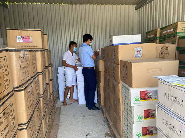 Tiền Giang: Tạm giữ lô hàng thuốc bảo vệ thực vật có dấu hiệu hàng giả