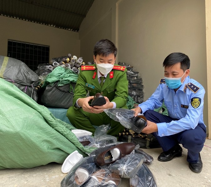 Một vụ kinh doanh hàng không rõ nguồn gốc xuất xứ vừa bị lực lượng chức năng tỉnh Thanh Hóa phát hiện và bắt giữ