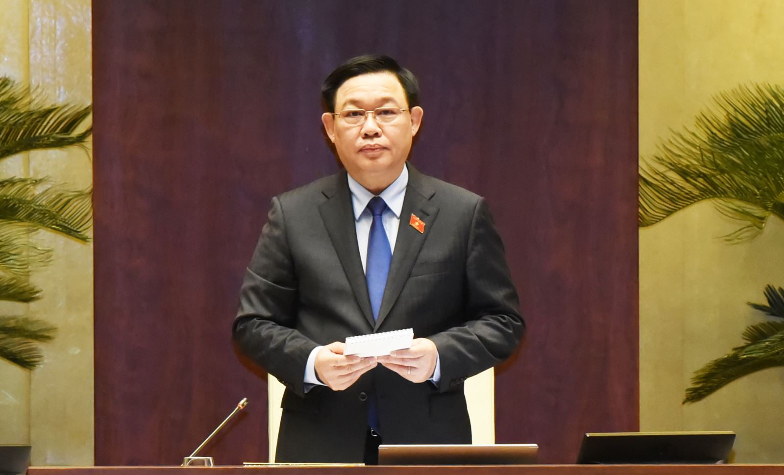Chủ tịch Quốc hội Vương Đình Huệ điều hành phiên chất vấn.