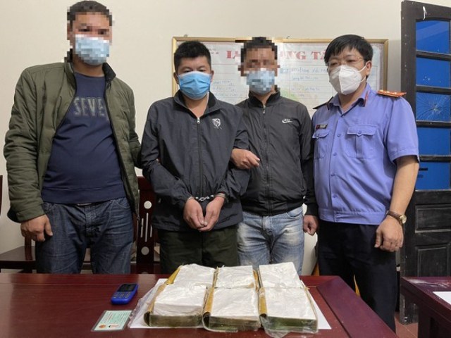 Nghệ An: Bắt đối tượng vận chuyển 6 bánh heroin ra Bắc tiêu thụ