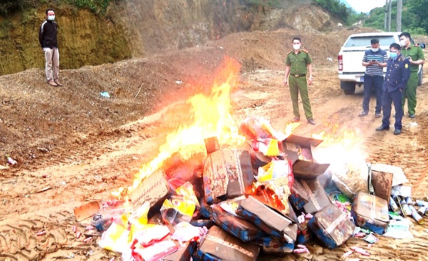 Hà Giang: Tiêu hủy hàng hoá nhập lậu trị giá trên 45 triệu đồng