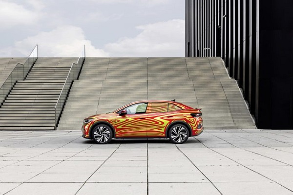 Mẫu xe điện ID.5 GTX của Volkswagen được cho là sẽ xuất hiện tại LA Auto Show 2021 mà không cần lớp ngụy trang (Ảnh: AutoFuture)