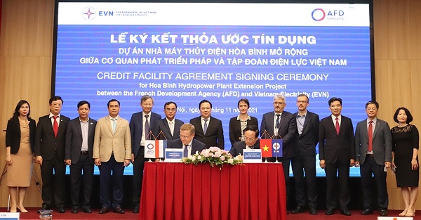 Ký khoản vay không bảo lãnh Chính phủ cho Nhà máy Thuỷ điện Hoà Bình mở rộng
