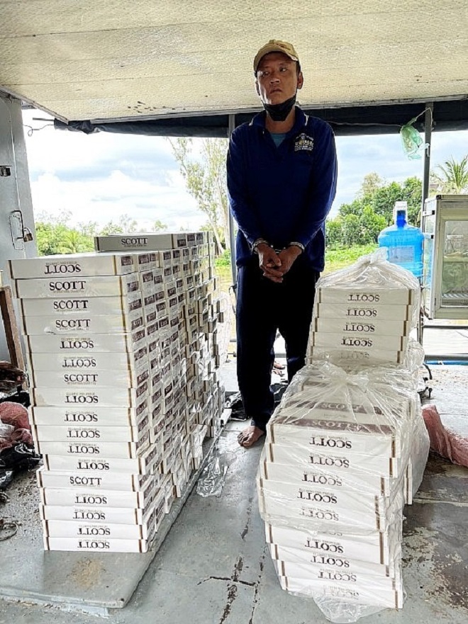 Đồng Tháp: Bắt giữ vụ vận chuyển 3.000 bao thuốc lá lậu