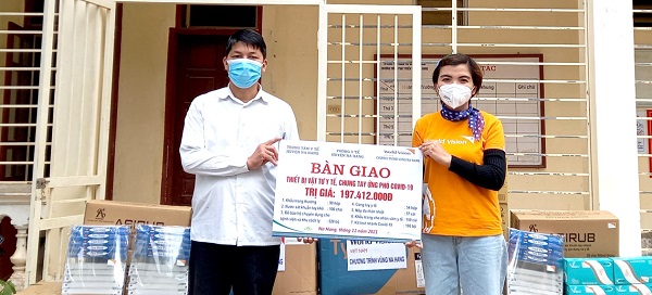 Huyện Na Hang (Tuyên Quang) được trao tặng vật tư y tế phòng chống dịch Covid-19