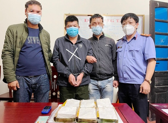 Nghệ An: Bắt giữ vụ vận chuyển 18.000 viên ma túy tổng hợp