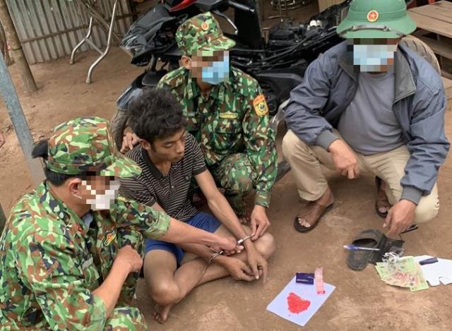 Quảng Trị: Bắt quả tang đối tượng vận chuyển 190 viên ma túy từ Lào vào Việt Nam