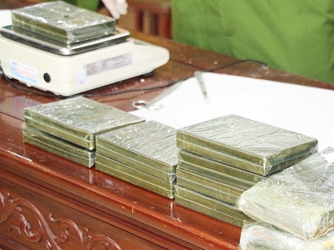 Hà Tĩnh: Bắt giữ đối tượng vận chuyển 12 bánh heroin