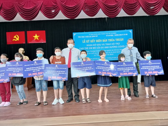 Sở LĐTB-XH TP. Hồ Chí Minh và Tổng Công ty Điện lực TP. Hồ Chí Minh trao hỗ trợ tới trẻ em mồ côi vì Covid-19 trên địa bàn TPHCM