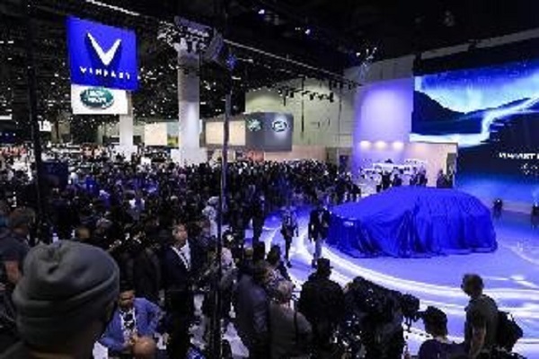 Lịch sử ngành công nghiệp ô tô Việt Nam đã sang trang với bước đi dài của thương hiệu ô tô điện thông minh toàn cầu VinFast ra thị trường thế giới. Tại lễ ra mắt sáng nay trong khuôn khổ Los Angeles Auto Show 2021, hai mẫu xe được trông đợi bậc nhất tại sự kiện là VF e35 và VF e36 cũng chính thức trình làng.
