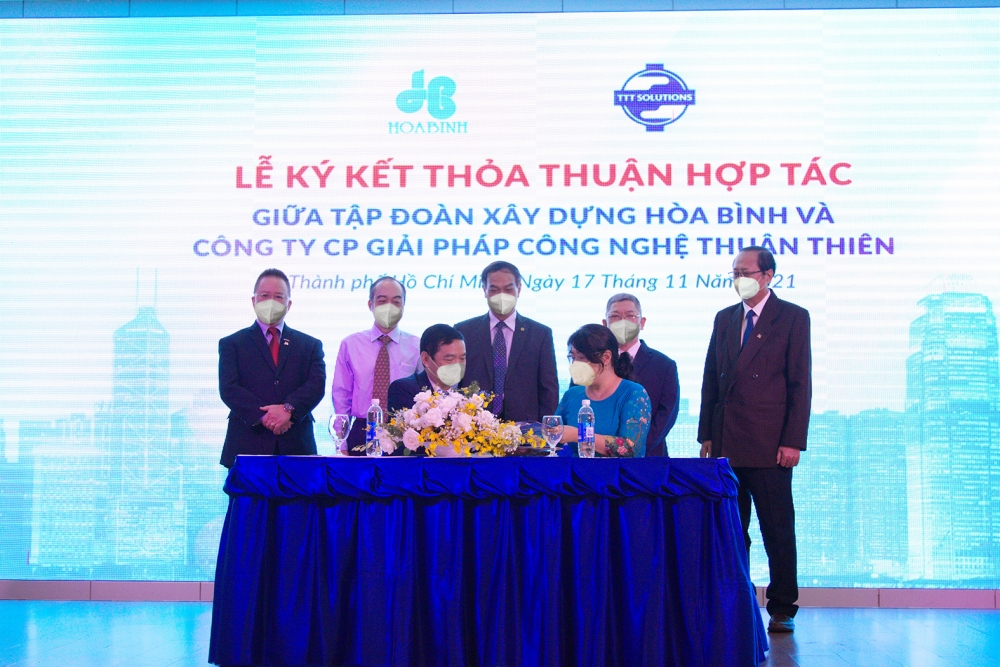 Lễ ký kết thỏa thuận hợp tác giữa Hòa Bình và Thuận Thiên trong thi công xây dựng