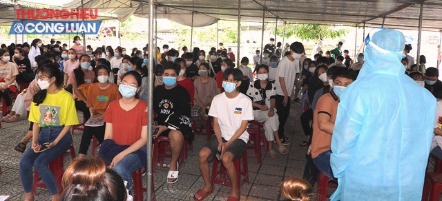 Thành phố Đà Nẵng tiêm mũi 1 vaccine phòng Covid-19 cho học sinh khối trung học phổ thông huyện Hòa Vang
