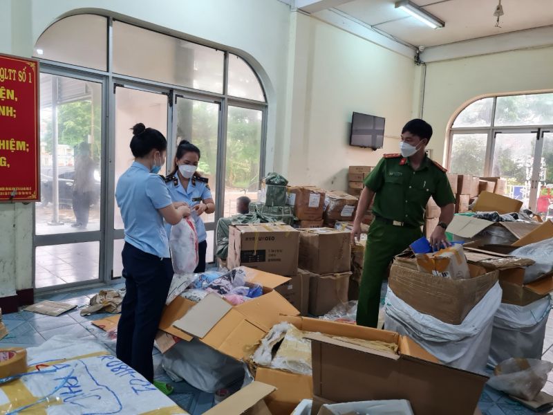Lực lượng chức năng tỉnh Phú Yên kịp thời ngăn chặn lượng lớn hàng hóa không có hóa đơn, chứng từ