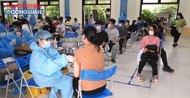 Thành phố Đà Nẵng triển khai tiêm ngừa vaccine mũi 1 cho học sinh THPT tại huyện Hòa Vang