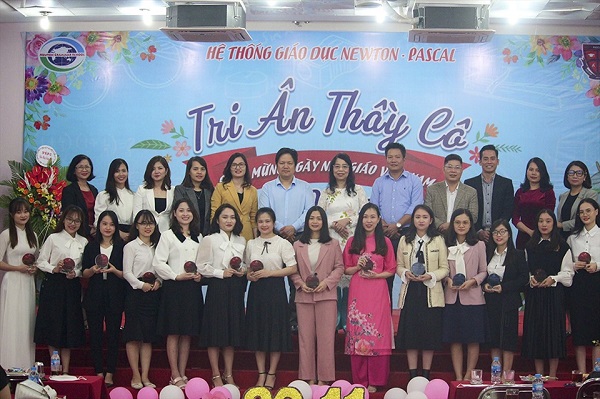 Các giáo viên của Hệ thống trường Liên cấp Newton trong Ngày Nhà giáo Việt Nam