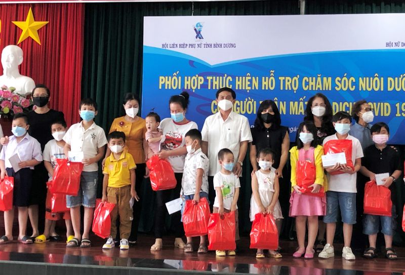 Bình Dương: Chương trình “Mẹ đỡ đầu” hỗ trợ 105 trẻ mồ côi do Covid-19