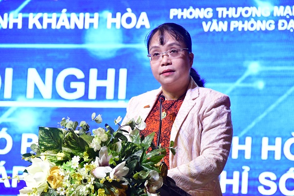 Bà Đạng thị thu Nguyệt, trưởng đại diện VCCI tại Khánh Hòa phát biểu khai mạc