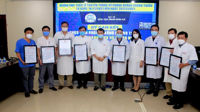 Bệnh viện Trung ương Huế tổ chức lễ ký kết: “Sử dụng kháng sinh có trách nhiệm”