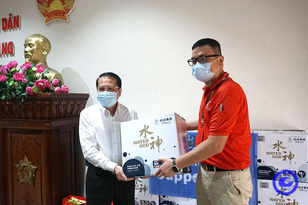 Tiền Giang tiếp nhận tài trợ máy phun khử khuẩn Water God HD-240L